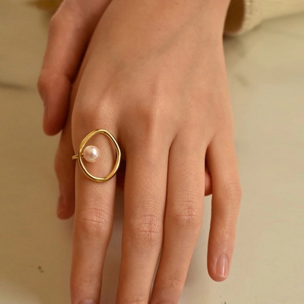 *NEW Yellow Gold Pearl Circle Adjustable Ring - Picture 4 of 7